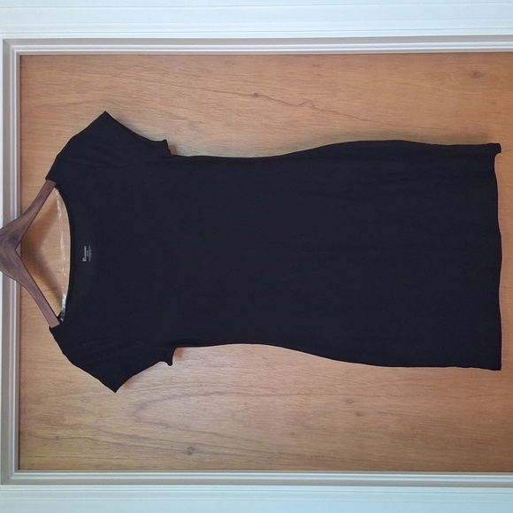 Classic Black T-shirt Dress - Picture 5 of 7